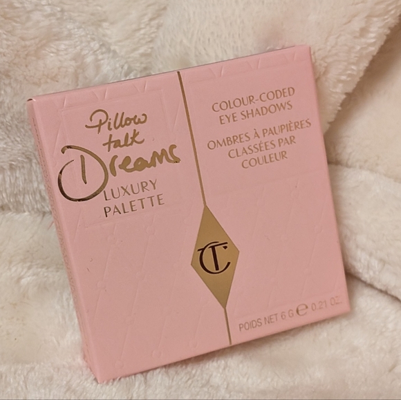 Charlotte Tilbury Pillow Talk Dreams Luxury Eyeshadow Palette | 6 g - Picture 3 of 3